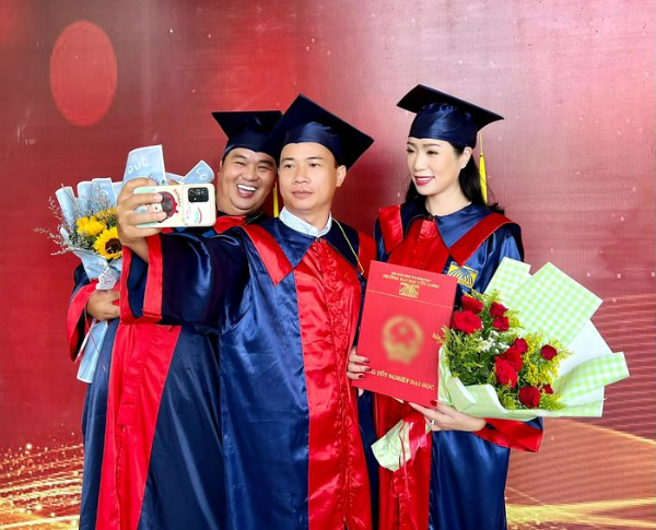 Sao Việt học đại học ở tuổi không phải ai cũng làm được: Nể Hoàng Mập