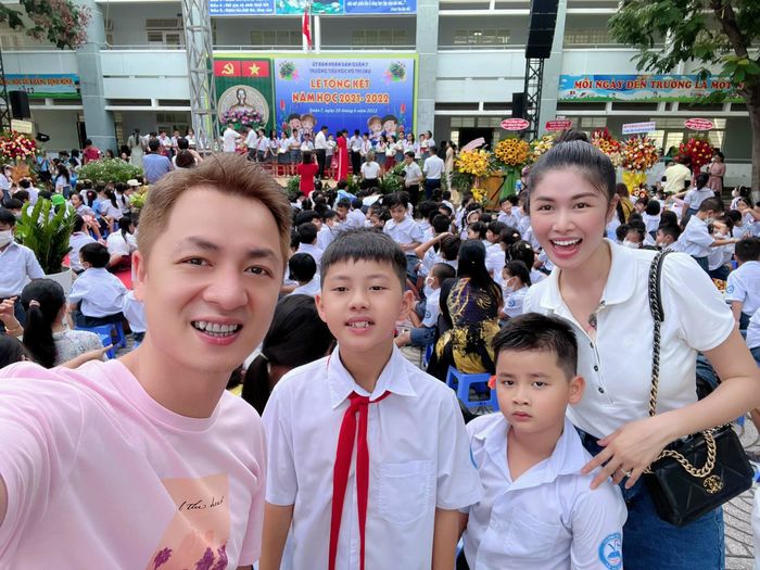 Những sao Việt giàu sụ vẫn cho con học trường công