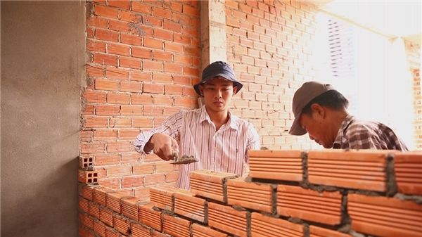 Những sao Việt xuất thân từ phụ hồ: Anh Tú thành hot boy làng hài