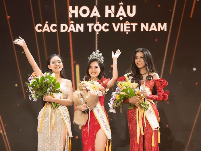 Nông Thúy Hằng chưa tốt nghiệp đại học, BTC hé lộ lý do Á hậu 2 đi thi