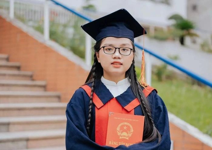 Nữ sinh xuất sắc dậu Thủ khoa 3 trường chuyên hàng đầu Hà Nội
