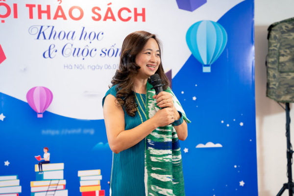Nữ Tiến sĩ Việt Nam chuẩn con nhà nòi, 26 tuổi đã thành Phó Giáo sư