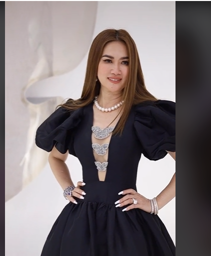 Nữ tỷ phú gốc Việt về Việt Nam: tự tin làm model, đến thăm Hồ Ngọc Hà