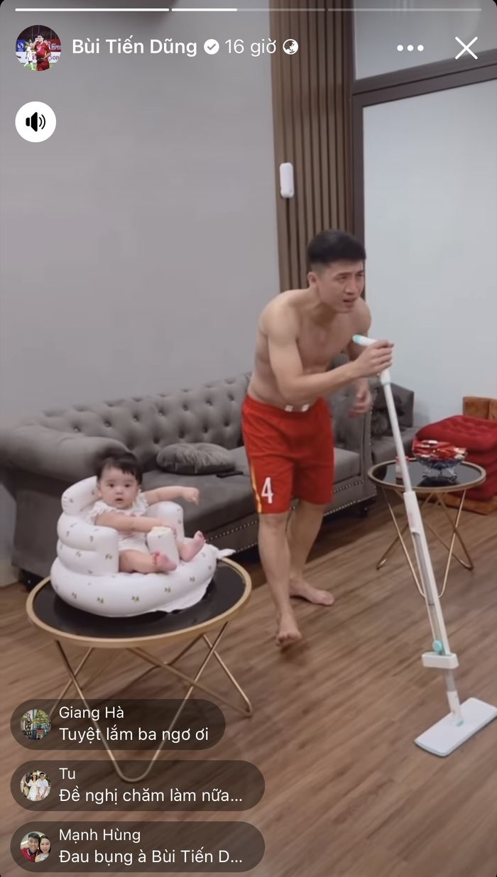 Ông bố bỉm sữa Bùi Tiến Dũng: Khoe body 6 múi, vừa hát vừa trông con
