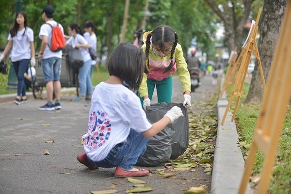 Muôn thuở chuyện học của con: Mẹ bật khóc vì dạy mãi con vẫn đội sổ