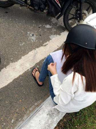 Pha xử phạt lạ lùng của CSGT: Vượt đèn đỏ cho đứng làm điều phối