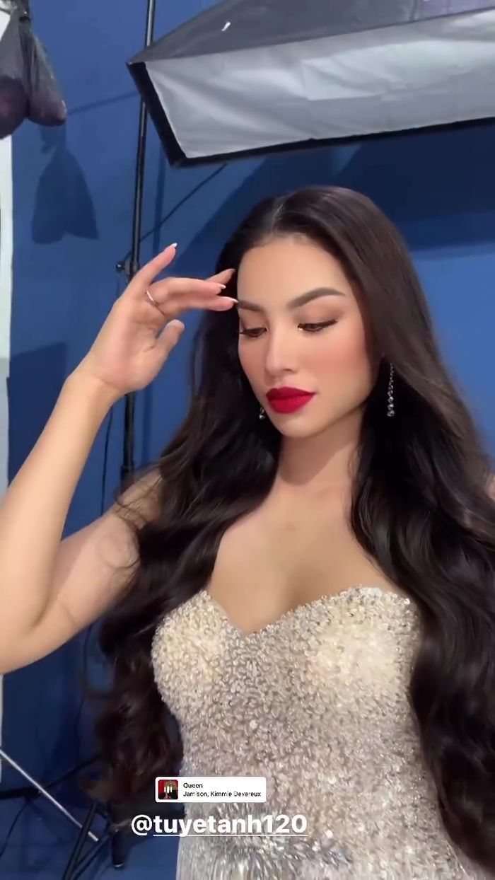 Phạm Hương son đỏ đã trở lại, bắt tay vào chụp bộ ảnh beauty queen