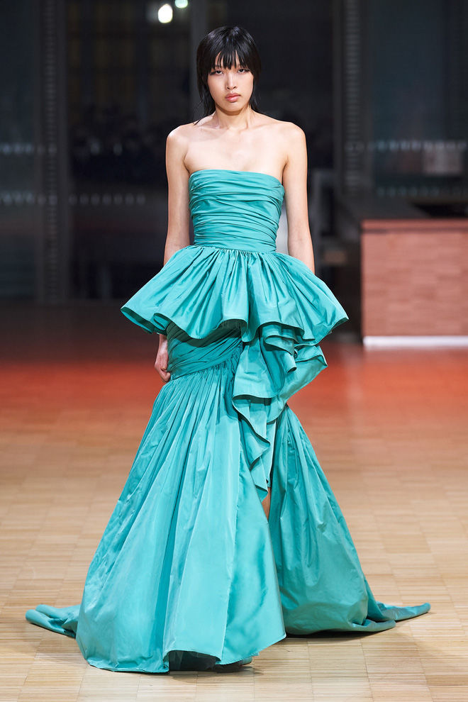 Phương Oanh: Bị loại sớm nhất Next Top nay con cưng của Elie Saab