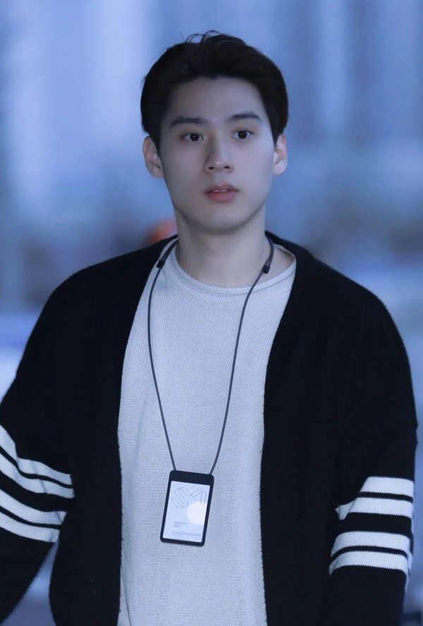 Quản lý điển trai như idol Kpop: Fan tưởng NCT có 24 người