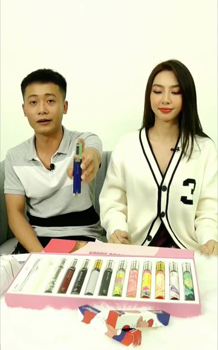 Quang Linh Vlog đón Thùy Tiên tại Angola, còn dặn nhớ mặc áo ấm