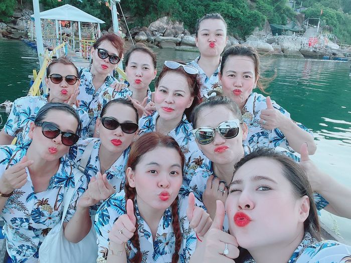 Quy tắc đi chơi của mẹ bầu Hồ Bích Trâm cùng 7 chị chồng