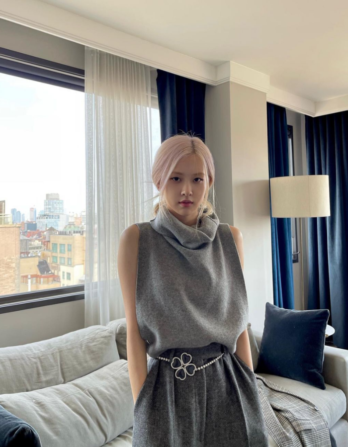 Rosé mách cách tạo dáng chụp ảnh đẹp như tạp chí: Tận dụng ánh sáng