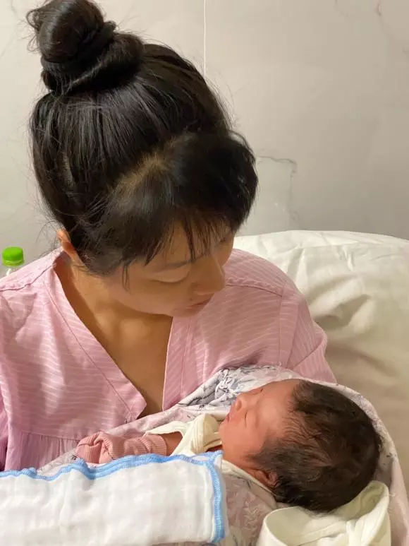 Ảnh hot sao Việt 21/7: BB Trần - Hải Triều diện đồ tắm chào hè