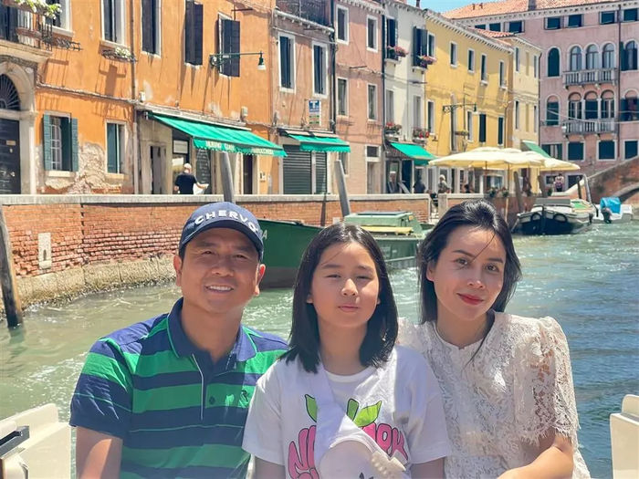 Sao Việt cho con đi nghỉ hè ở nước ngoài: Hồ Hoài Anh đưa ái nữ sang Ý