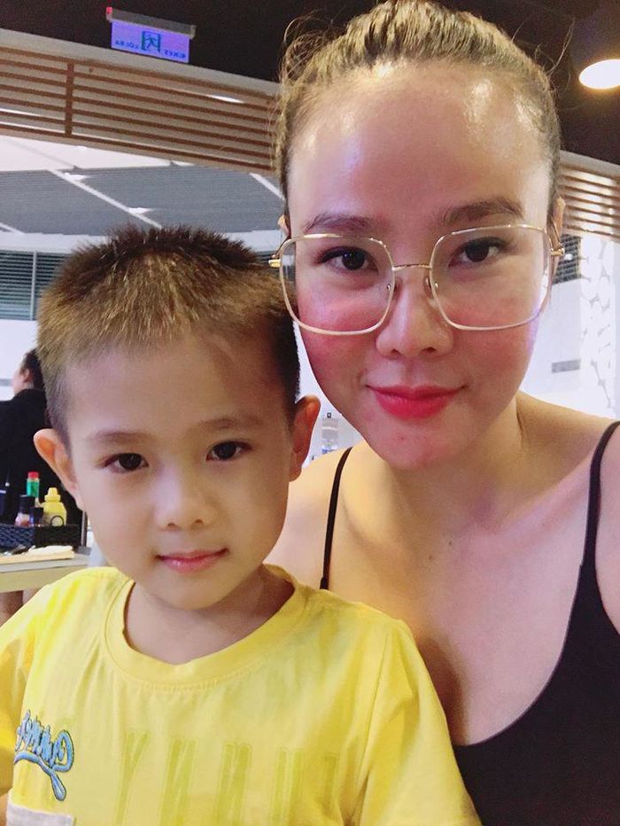 Sao Việt để con cho chồng cũ: Nhật Kim Anh ngưng tuyên chiến sau 3 năm