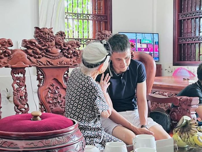 Sao Việt đưa con về quê chơi với ông bà dịp nghỉ hè