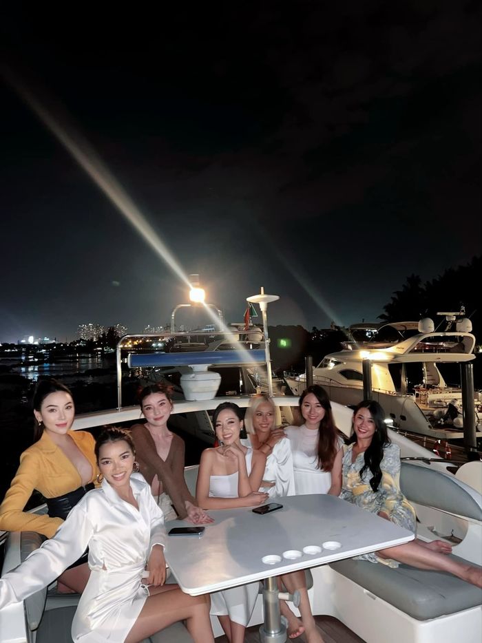 Sao Việt mừng sinh nhật trên du thuyền: Ngọc Trinh thay đồ liên tục
