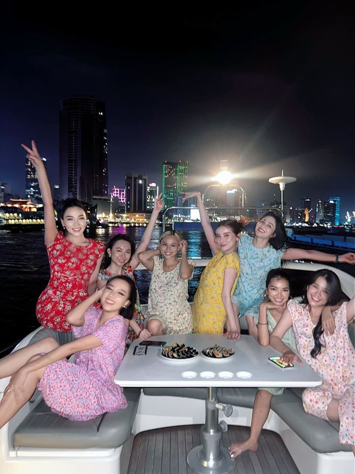 Sao Việt mừng sinh nhật trên du thuyền: Ngọc Trinh thay đồ liên tục