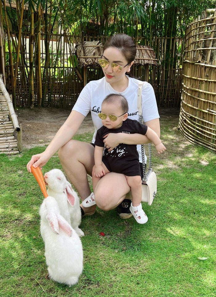 Sao Việt tuyển bảo mẫu cho con: Hà Hồ chỉ 3 yêu cầu cơ bản