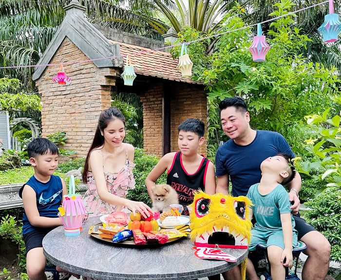 Sau 3 lần sinh toàn quý tử, vợ chồng Kiwi Ngô Mai Trang đã có ái nữ