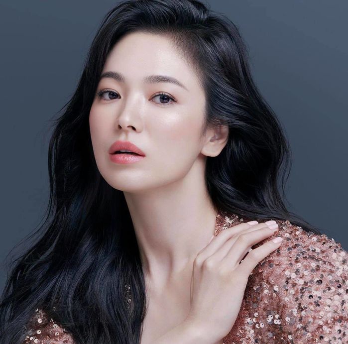 Song Hye Kyo khi tới sự kiện: Visual thăng hạng chấp cam thường