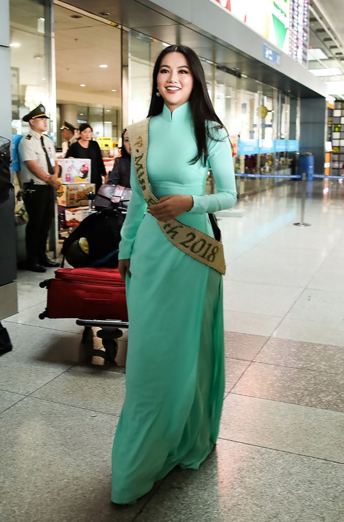 Style về nước của các nàng Hậu Việt: Kim Duyên đơn giản, quyến rũ