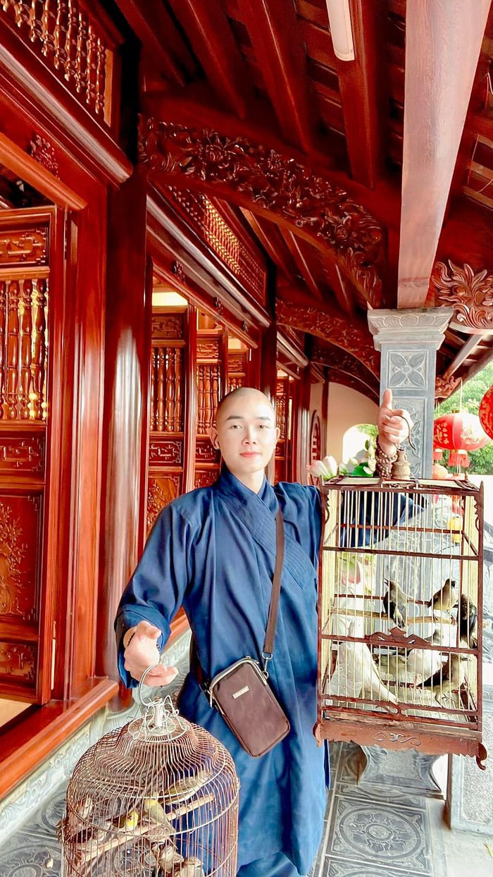 Sư thầy xì tin nhất quả đất: Đu trend TikTok không trượt phát nào