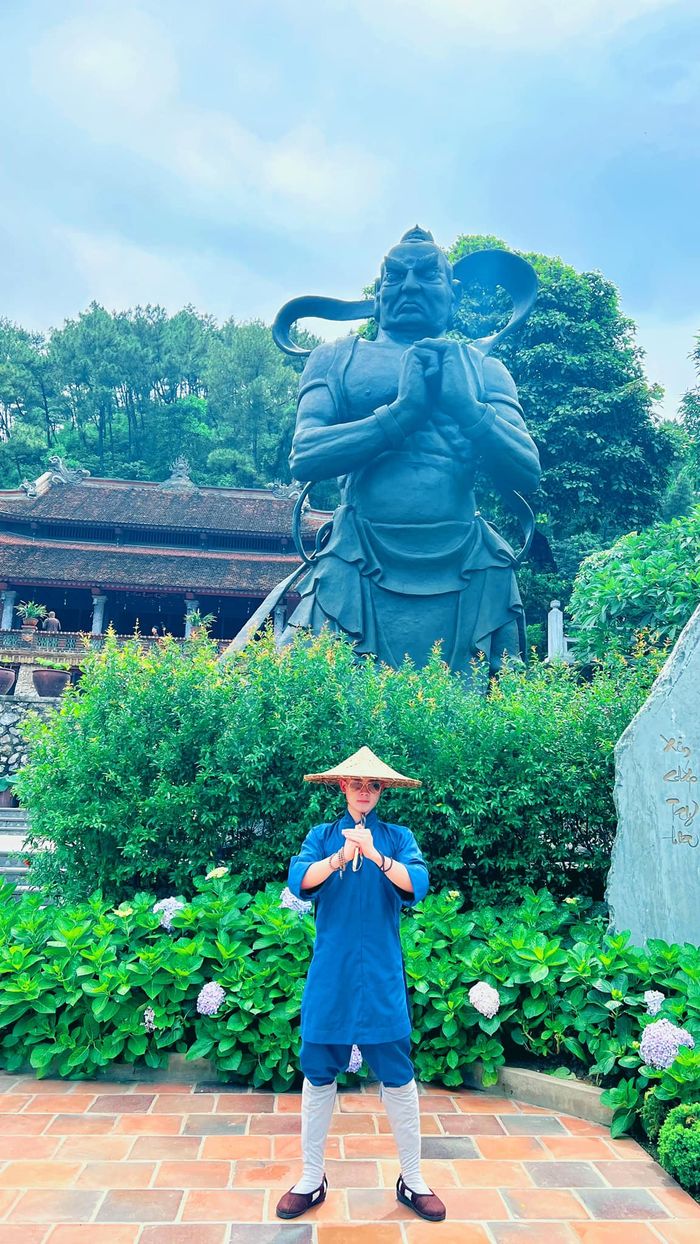 Sư thầy xì tin nhất quả đất: Đu trend TikTok không trượt phát nào
