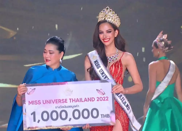 Tân Miss Universe Thailand: Xuất thân nghèo khó, cha mẹ làm lao công