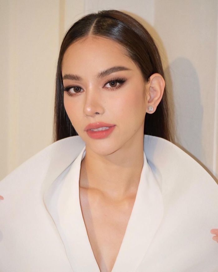 Tân Miss Universe Thailand: Xuất thân nghèo khó, cha mẹ làm lao công