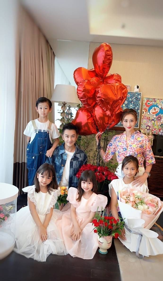 Tế Điên Trần Hạo Dân không quên kỉ niệm cưới: Bà xã như gái son