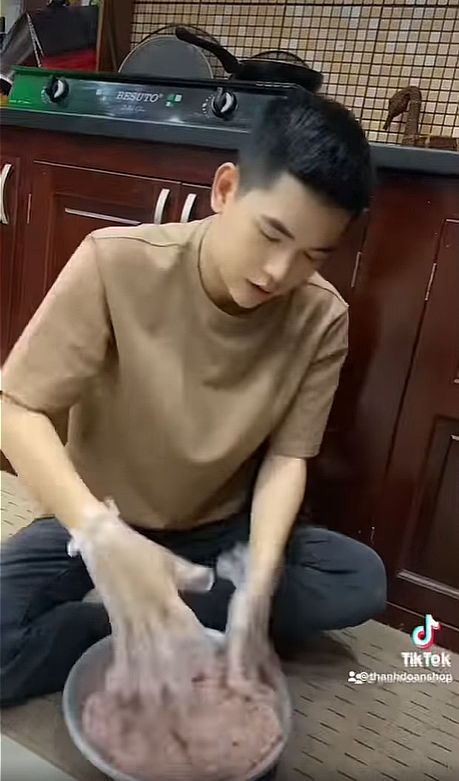 Thanh Đoàn chiều chuộng Hà Trí Quang: giữa đêm vẫn lọ mọ vô bếp nấu ăn