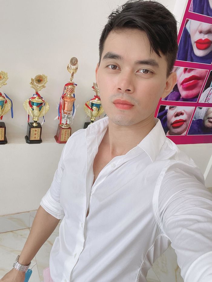 Thầy giáo mang con trai 2 tháng đến casting cuộc thi người mẫu