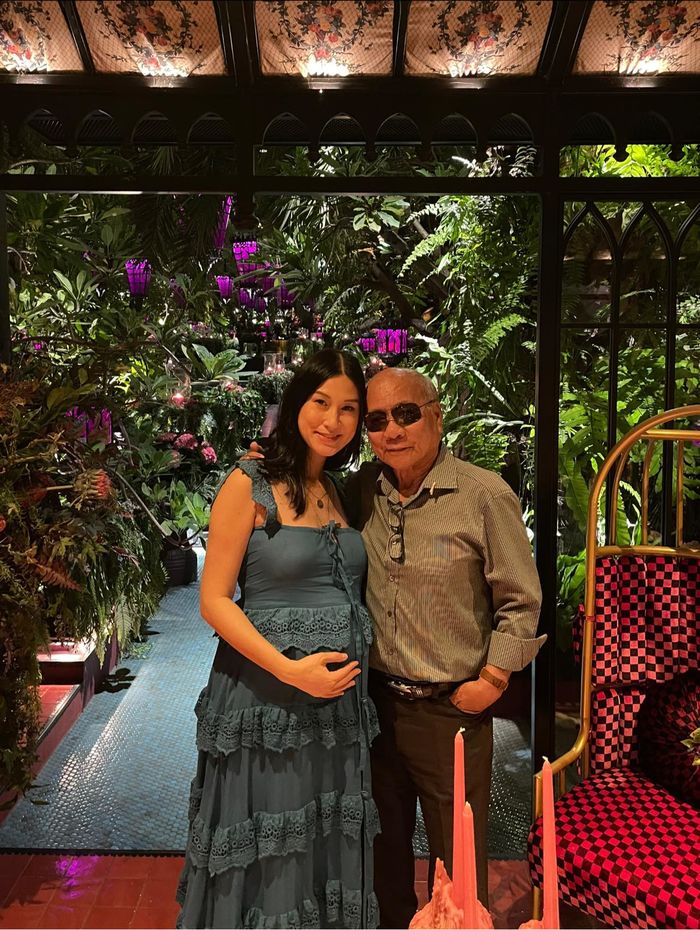 Thời trang của các mẹ bầu Vbiz: Karen Nguyễn thích đầm ôm