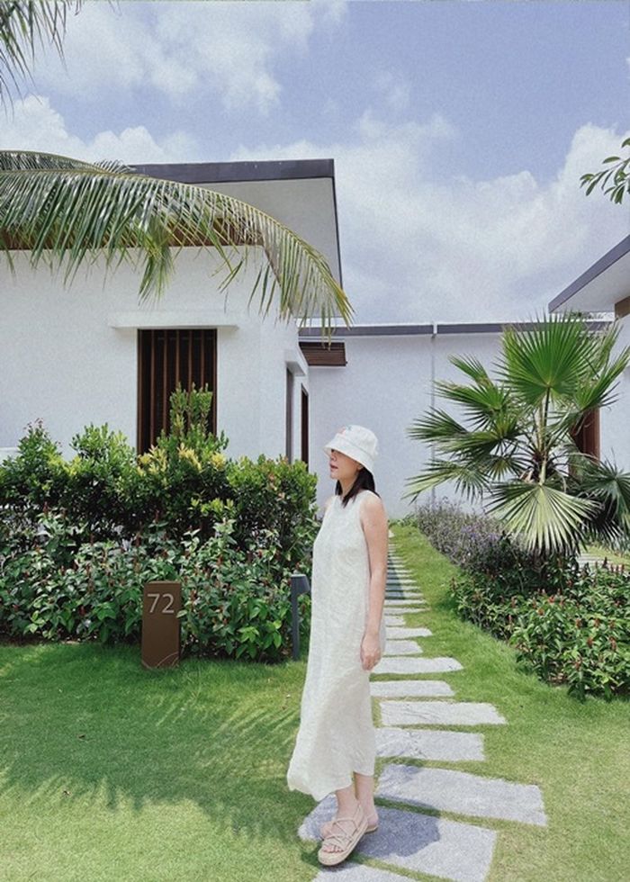 Thời trang của các mẹ bầu Vbiz: Karen Nguyễn thích đầm ôm