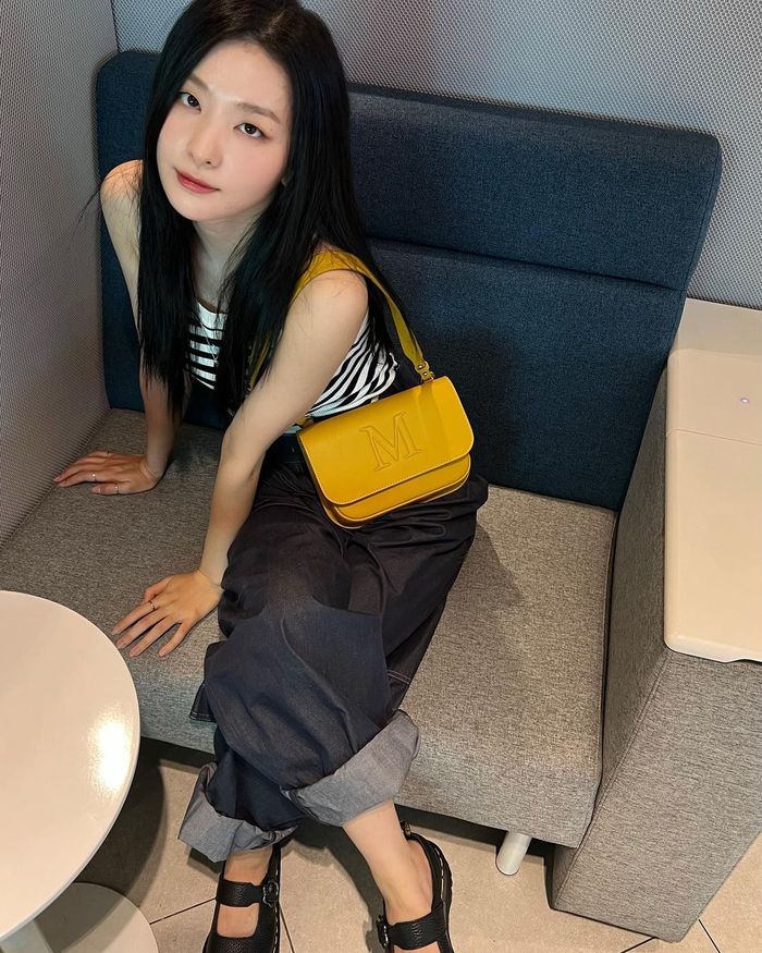Thời trang của Red Velvet: Lên sân khấu sến súa, ngoài đời mặc rõ xịn