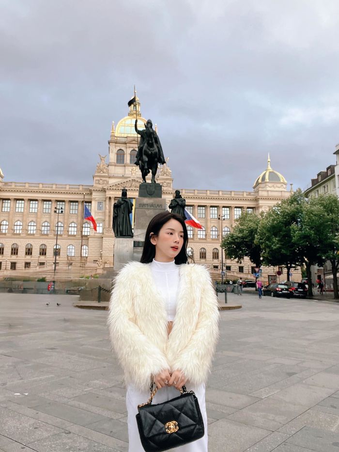 Thời trang đi du hí châu Âu đẹp hết chỗ chê của Hồng Thanh - DJ Mie