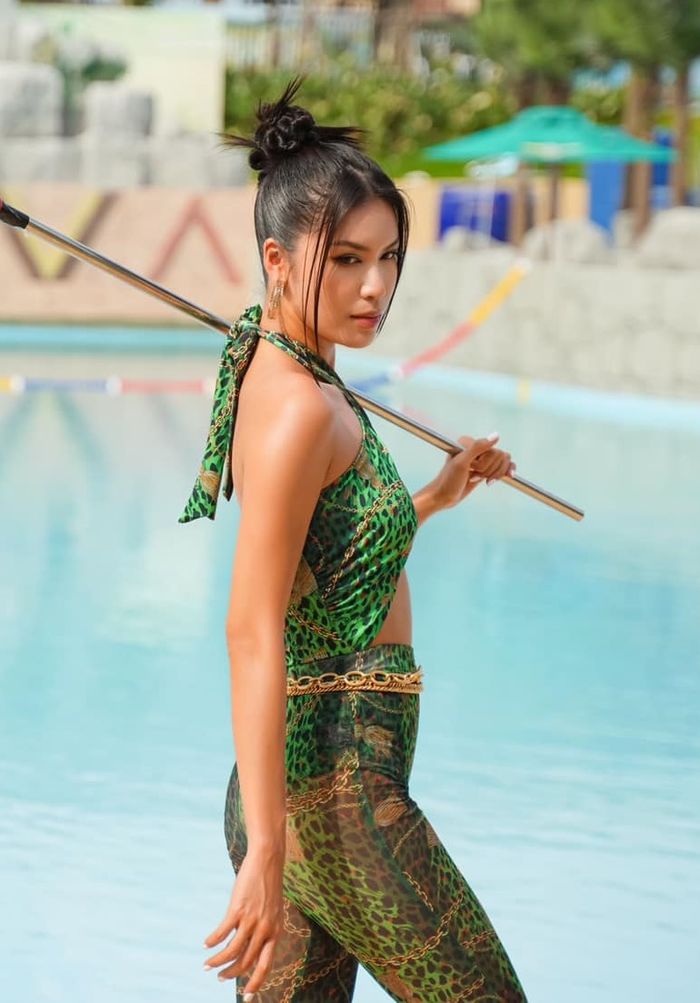 Thời trang đi làm HLV vận động dưới nước của dàn mỹ nhân Việt