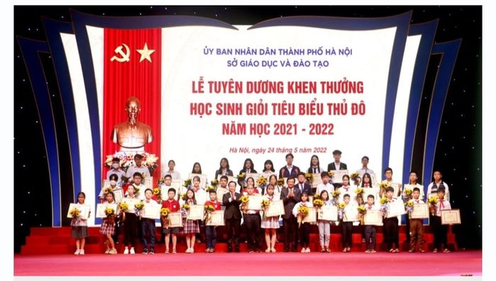 Thủ khoa 2k4: Không chơi mạng xã hội, không dùng điện thoại