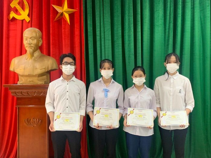 Thủ khoa 2k4: Không chơi mạng xã hội, không dùng điện thoại