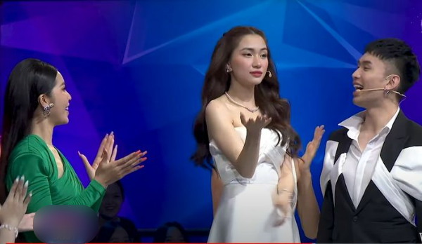 Hợp sức cùng dàn cố vấn dìm Hòa Minzy, Thùy Tiên: Con xin lỗi mẹ