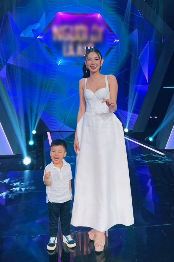 Hợp sức cùng dàn cố vấn dìm Hòa Minzy, Thùy Tiên: Con xin lỗi mẹ