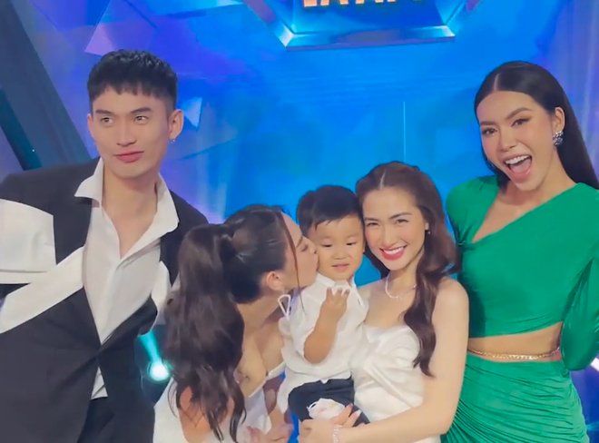 Hợp sức cùng dàn cố vấn dìm Hòa Minzy, Thùy Tiên: Con xin lỗi mẹ