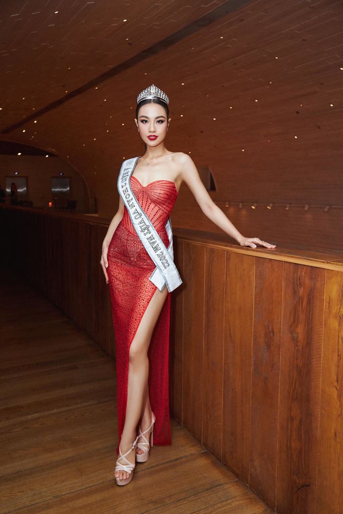 Thủy Tiên không khóa MXH sau đăng quang: không có gì phải giấu giếm