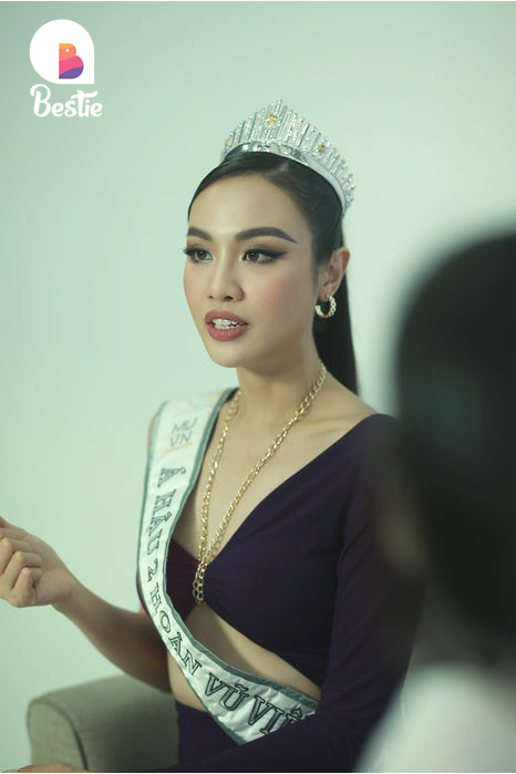 Thủy Tiên không khóa MXH sau đăng quang: không có gì phải giấu giếm