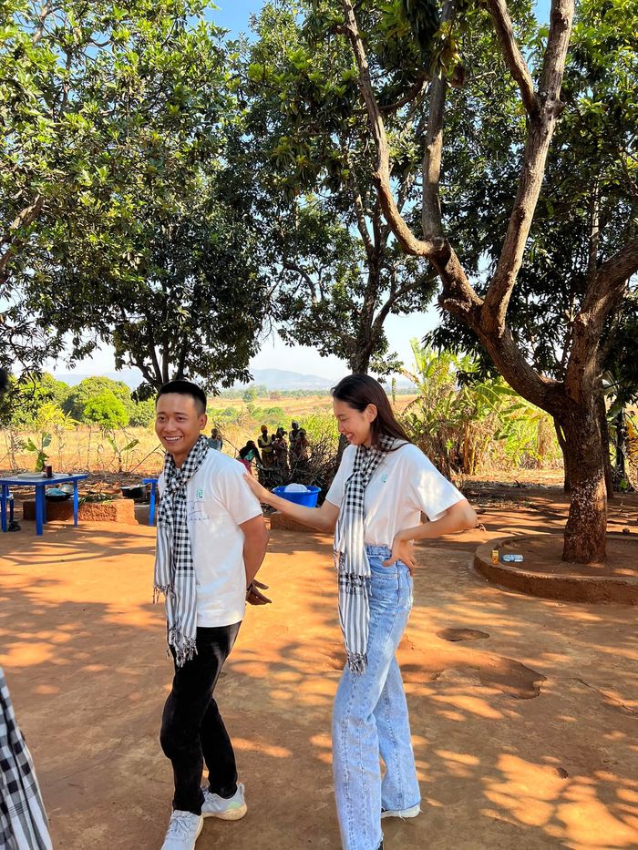 Thuyền lại ra khơi: Quang Linh gia nhập team chỉ follow mình em