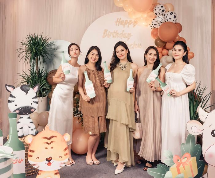 Tiệc sinh nhật 1 tuổi hoành tráng của ái nữ nhà Phanh Lee