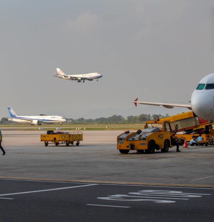 Tiếp diễn việc nhảy nhót giữa bãi đáp máy bay: Hãy đu trend văn minh