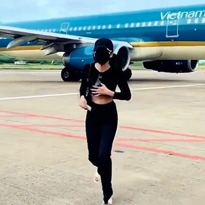 Tiếp diễn việc nhảy nhót giữa bãi đáp máy bay: Hãy đu trend văn minh