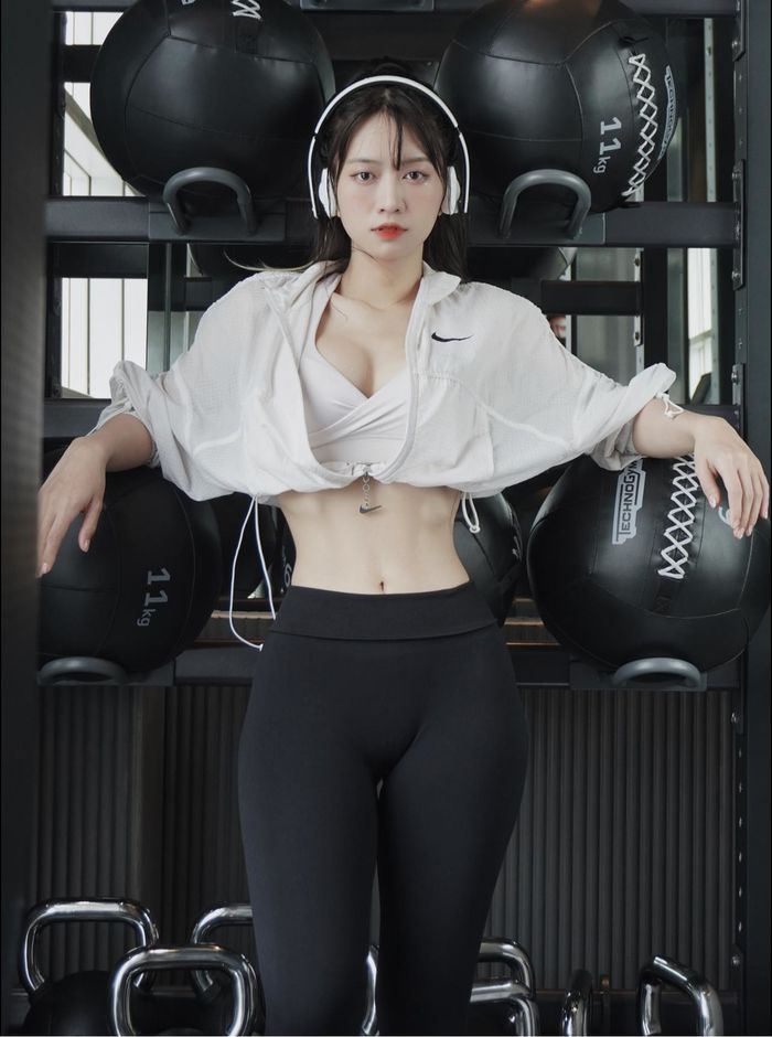 Trần Thanh Tâm - Lê Bống thả dáng trước thềm chung kết Miss Fitness